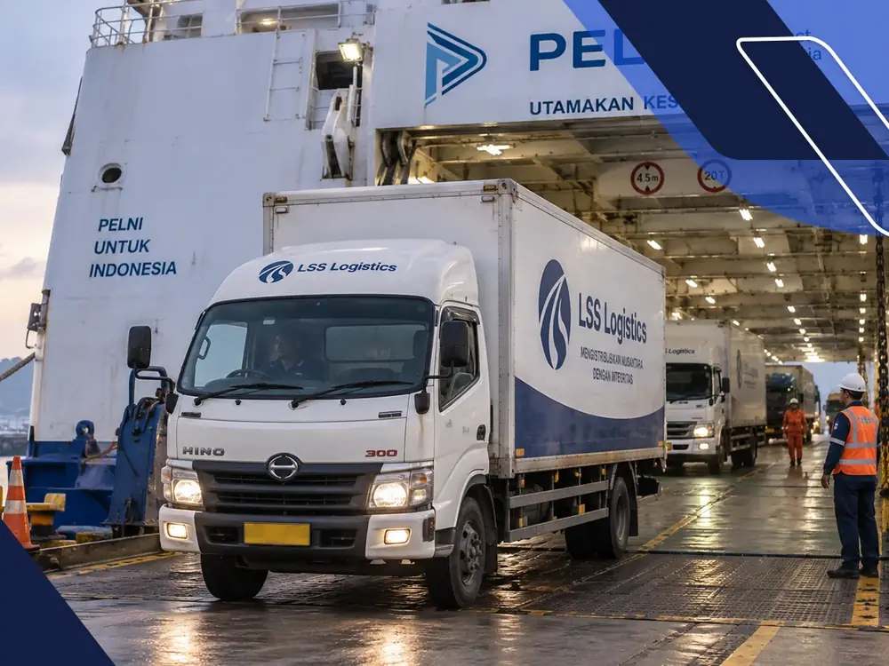 Truk LSS Logistics naik ke kapal PELNI untuk pengiriman barang antar pulau